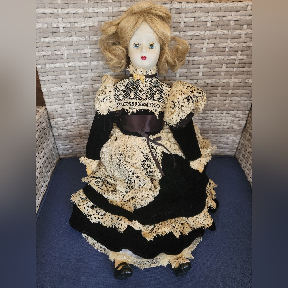 Porcelain Doll. Vintage dolls. Antique. New.